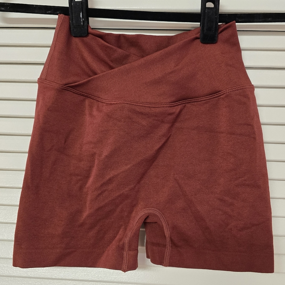VertVie - V-Cross Elastic Push-Up Yoga Athletic Activewear Workout Shorts